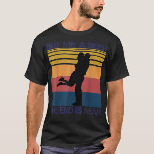 Köp mig ett öl när slutet är nästan roligt Ny gift T Shirt