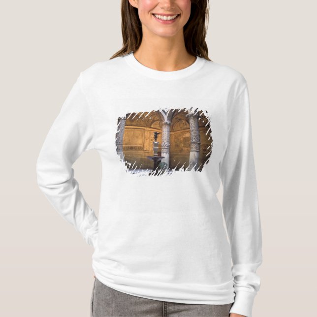 Kopia av Putto med delfin av Andrea del Tee Shirt (Framsida)