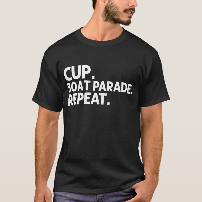 Kopp Boat Parad Repeat T Shirt (Framsida)