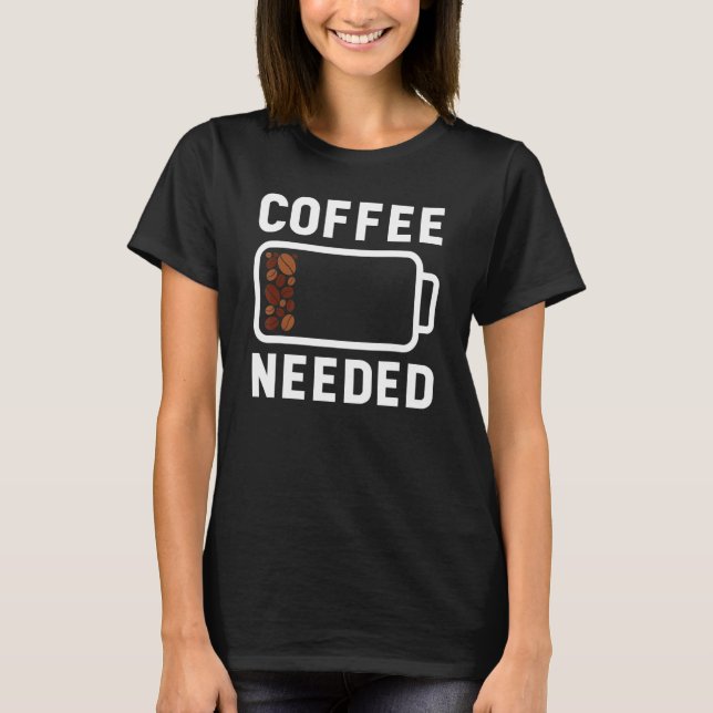 Kopp i kaffe som behöver lågbatteriladdningskaffei t shirt (Framsida)