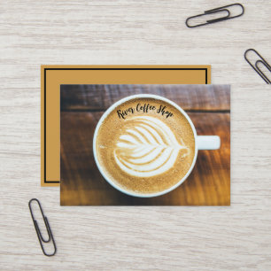 Kopp i kaffet Latte Löv-Shape Foam på Wood Namn Visitkort