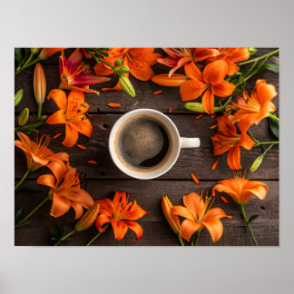Kopp kaffe omgiven av livfulla orange blommor poster