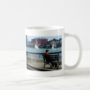 Koppla av vid den Manhattan horisonten Kaffemugg