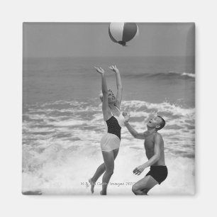 Koppla ihop att leka med en Beachball Magnet