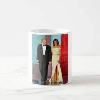 Koppla ihop först den Donald och Melania Kaffemugg