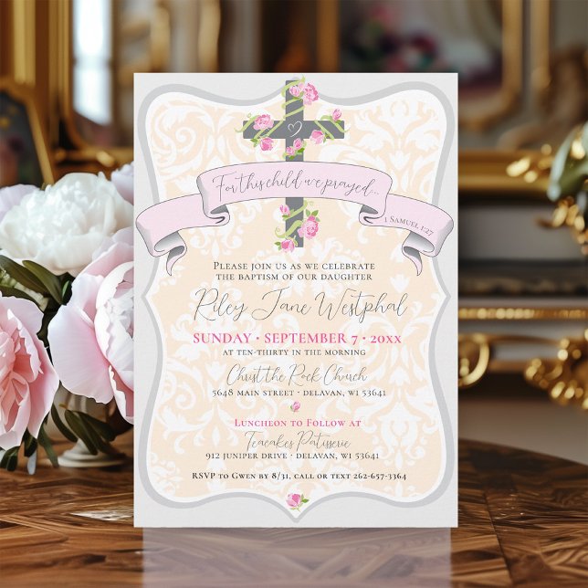 Kor Damask Flicka-baptism vid Blommigten Inbjudningar (Cute soft pink rose bud cross church baptism & luncheon celebration invitation beige yellow damask )