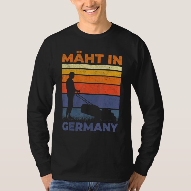 Kor i Tyskland  liggande trädgårdsskötsel, Gräsmat T Shirt (Framsida)