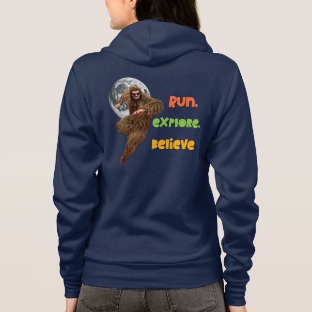 Kör Sasquatch Äventyr Tro Design T Shirt (Baksida)