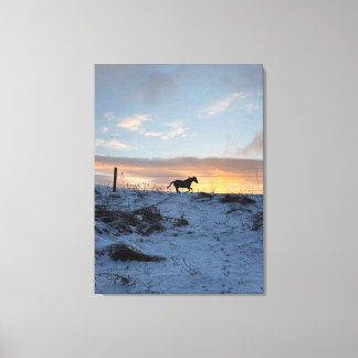 Köra genom snö vid soluppgången canvastryck