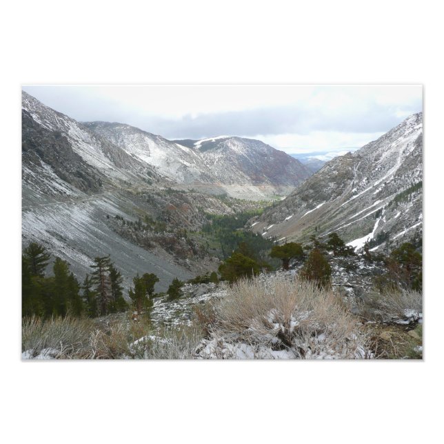 Köra genom Snowy-Sierran Nevada-bergen Fototryck (Framsidan)