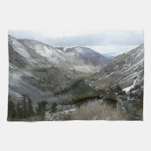 Köra genom Snowy-Sierran Nevada-bergen Kökshandduk
