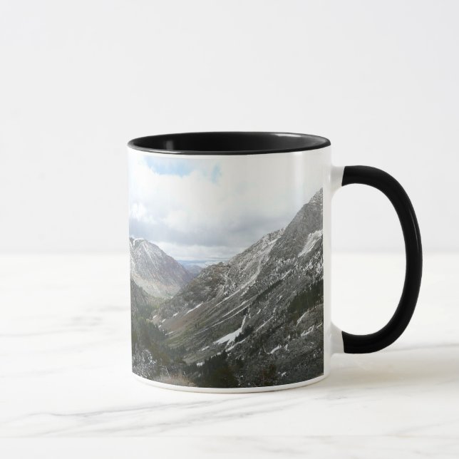 Köra genom Snowy-Sierran Nevada-bergen Mugg (Höger)