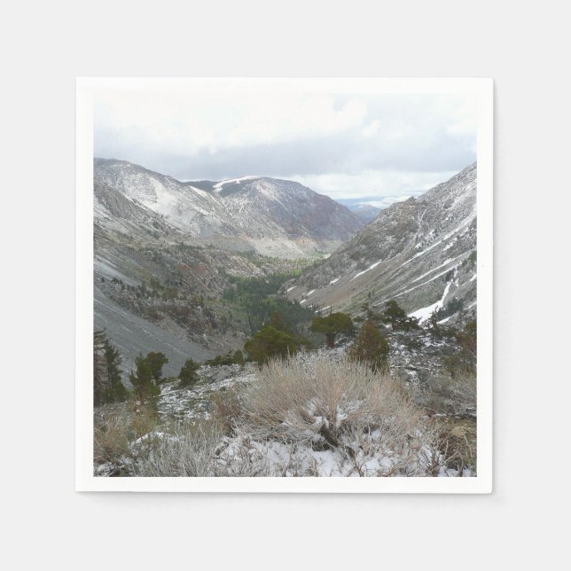 Köra genom Snowy-Sierran Nevada-bergen Pappersservett (Framsidan)