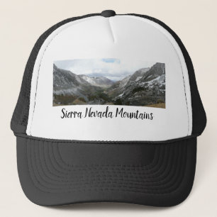 Köra genom Snowy-Sierran Nevada-bergen Truckerkeps