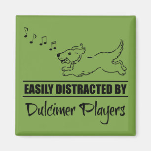 Köra Hund enkelt distraherat av Dulcimer-spelare Magnet