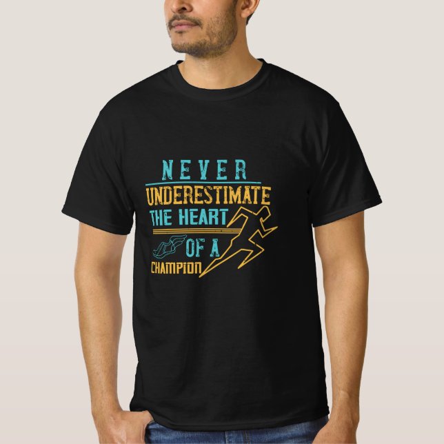 Köra - underskatta aldrig mästare t shirt (Framsida)