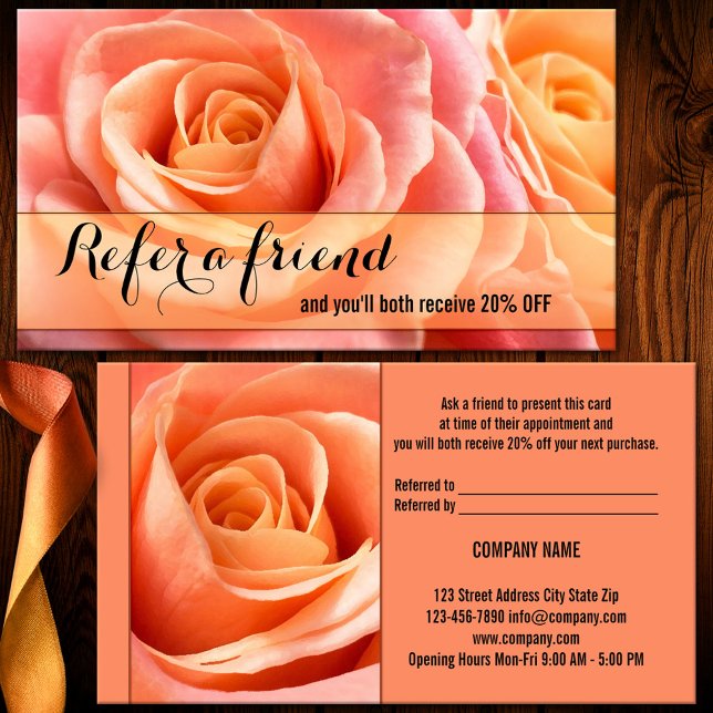Koral Ro remisstal Berätta för ett vänligt Affärsk Rabattkort (A referral business card featuring elegant coral roses - great for a beautician or makeup artist)