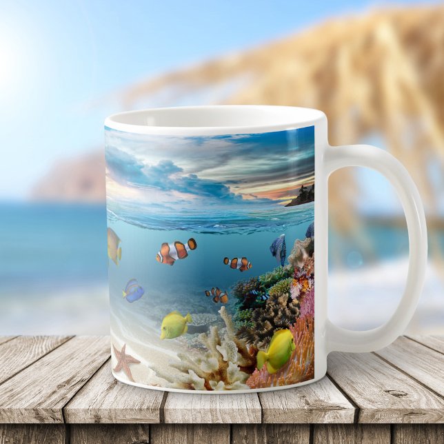 Korallrev under vatten med tropiska fiskar kaffemugg (Skapare uppladdad)