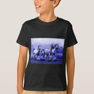 Körande hästar och blå månljus t shirt
