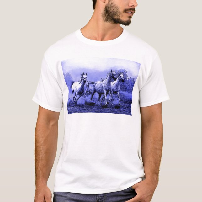 Körande hästar och blå månljus tee shirt (Framsida)