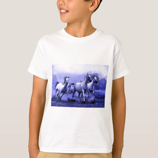 Körande hästar och blå månljus tee shirt (Framsida)