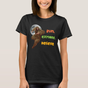 Körande Sasquatch Äventyr Tro Design T Shirt