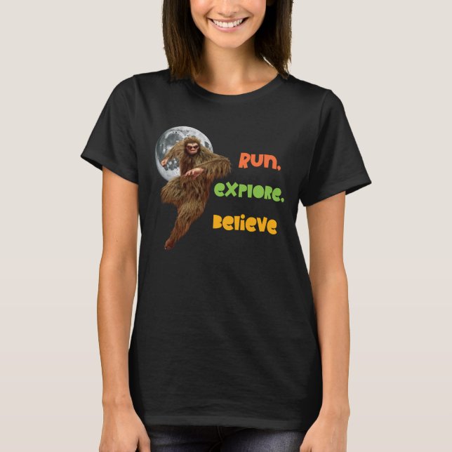 Körande Sasquatch Äventyr Tro Design T Shirt (Framsida)