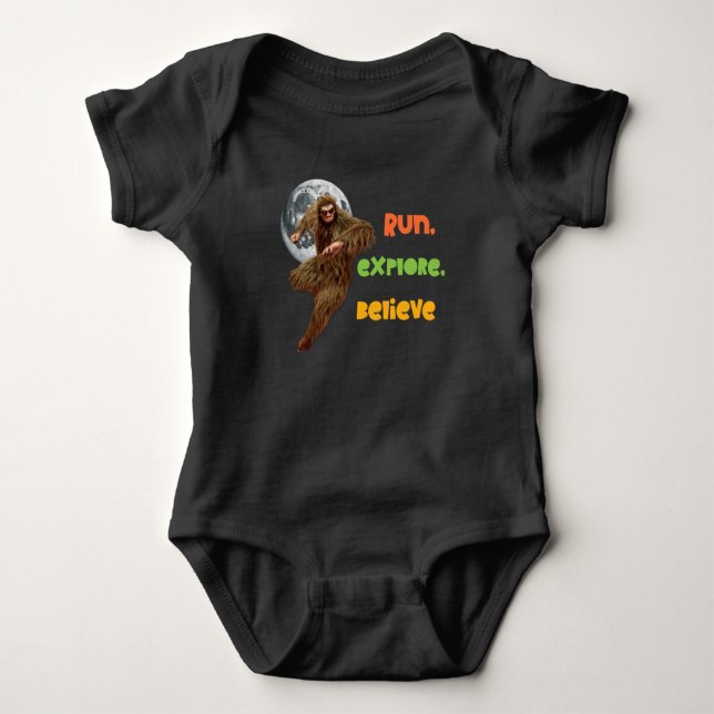 Körande Sasquatch Äventyr Tro Design T Shirt (Framsida)