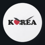 Korea Kärlek Heart Stor Klocka<br><div class="desc">Korea Kärlek Heart

Globe Trotters specialiserar sig på idiosynkratiskt bildmaterial från hela världen. Här hittar du unika hälsningskort,  vykort,  Poster,  Mousepads med mera.</div>