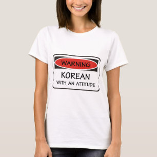 Korean med en inställning t-shirt