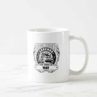 Körkortslägenheter i lastbil är födda i maj kaffemugg