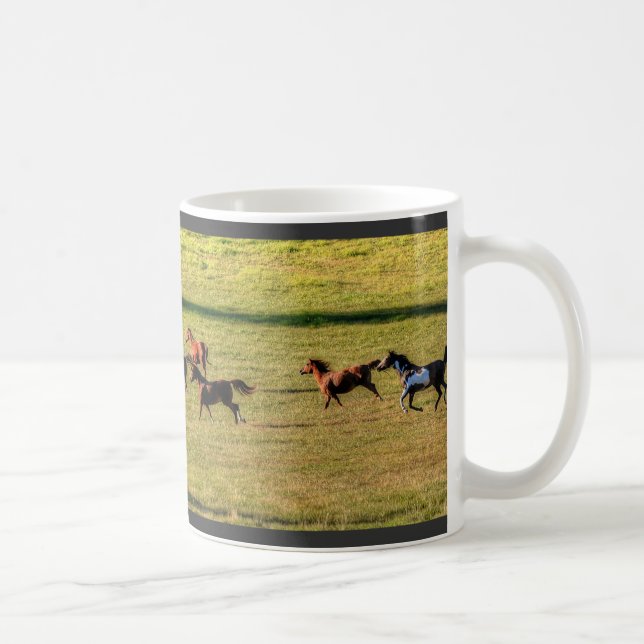 Körning av hästar på ett Ranch Equine Photo Kaffemugg (Höger)