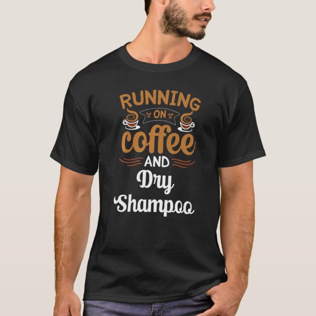 Körning på kaffe och torr Shampokoffein T Shirt (Framsida)