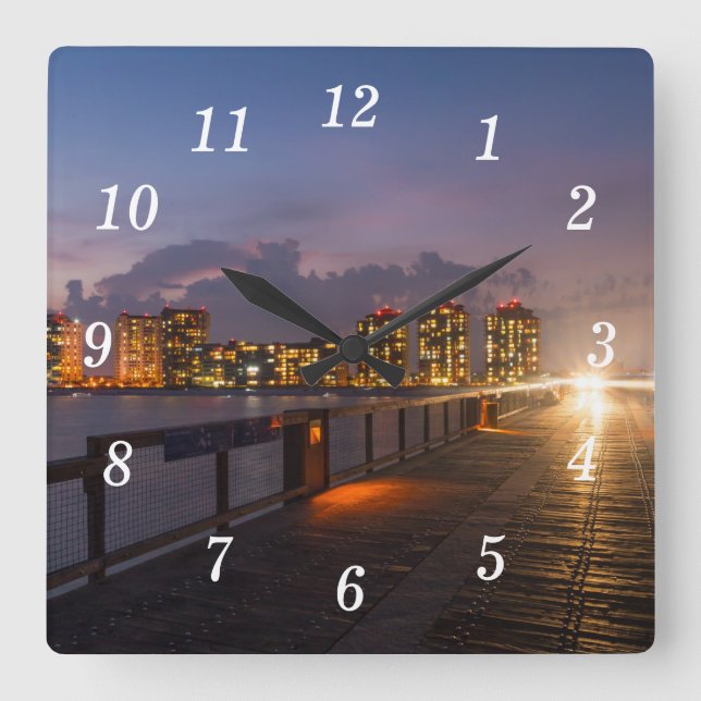 Körning på Navarra Beach Pier Wall Clock Fyrkantig Klocka (Framsida)