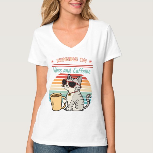 Körning på Vibes & koffein - Coola Cat Retro T Shirt (Framsida)