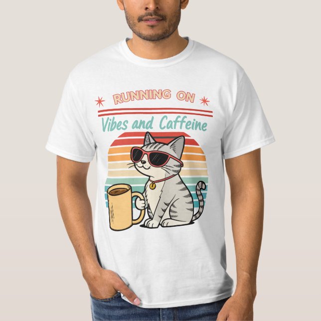 Körning på Vibes & koffein - Coola Cat Retro T Shirt (Framsida)