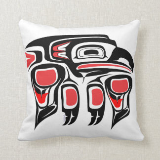 Korpsvart dekorativ kudde