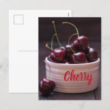 Körsbär i rosa bowl för frukt i älskare