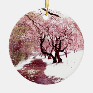 Körsbäret blomstrar i snöprydnad julgransprydnad keramik