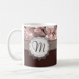 Körsbäret blomstrar med snöremonogramen kaffemugg