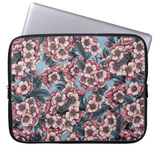 Körsbärs blommar i rosa och blått laptop fodral
