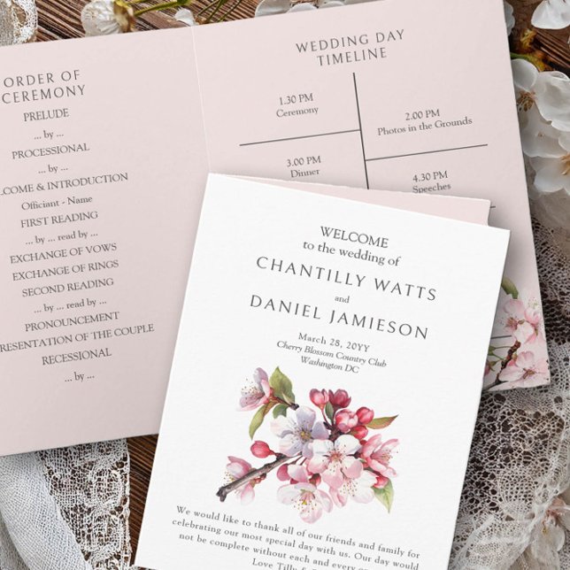 Körsbärsblom Pink och Vit Bröllopsprogram Inbjudan (Folded Wedding Program Card from the Cherry Blossom Wedding Collection by Darling & May)