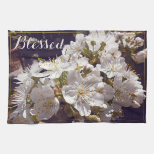 Körsbärsröda blommar. Lyckliga Easter. Kökshandduk