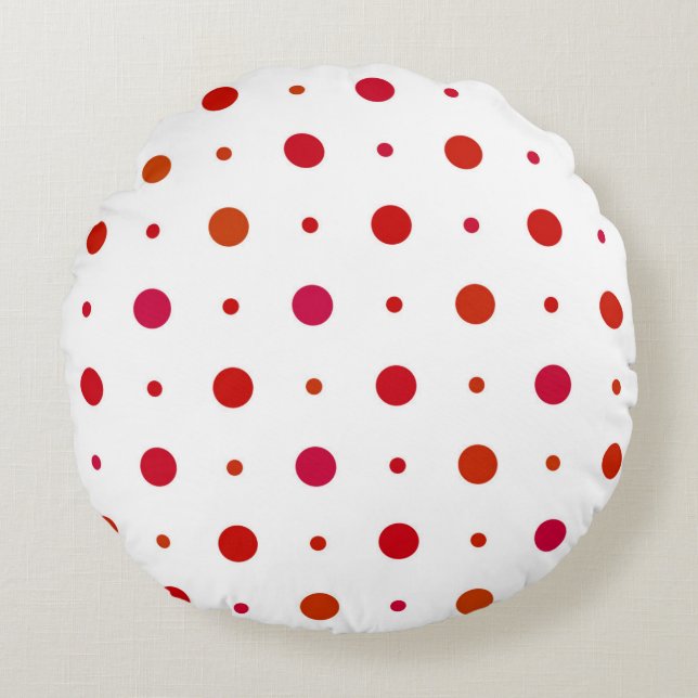 Körsbärsröda prickar på vit rund kudde (Framsidan)