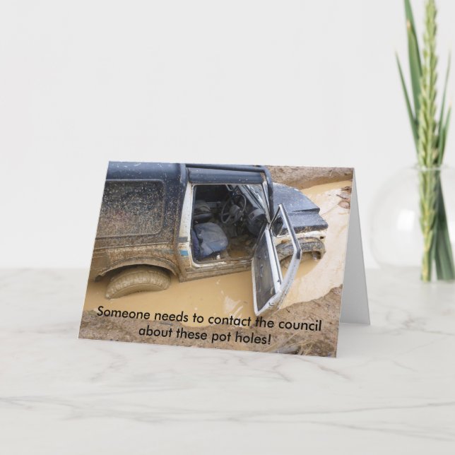 Kort 4x4 av roderjeep som sitter fast i lera (Framsida)