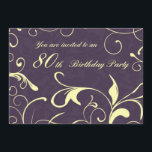 Kort för födelsedagsfest inbjudan för lilagult<br><div class="desc">Inbjudan för en 80th födelsedagsfest i elegant blom- design för lila- och gultsnyggt swirly. Anpassadet med ditt party specificerar.</div>