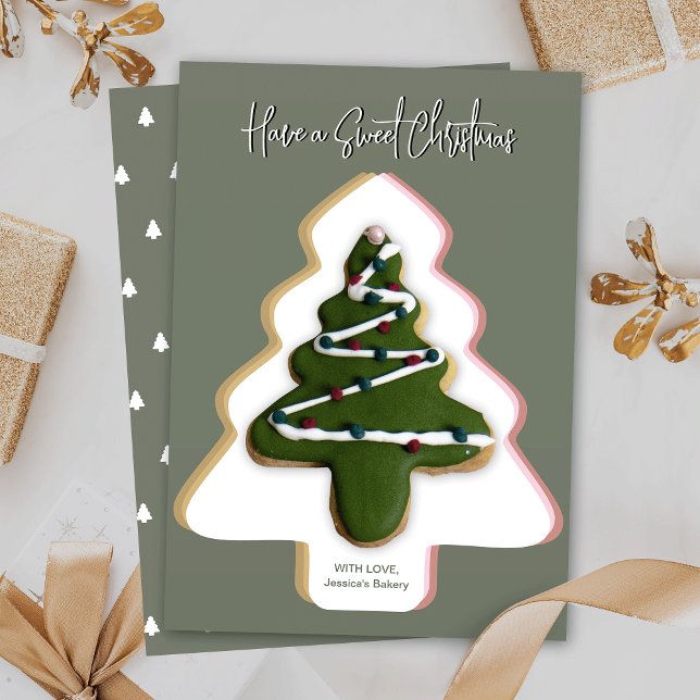 Kort för julnybörjare Modern Gräs Grönt Julafton T (Trendy cookie cards for your holiday sugar cookies, featuring a Christmas tree design background)