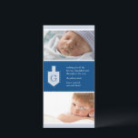 Kort för MonogramHanukkah Dreidel foto<br><div class="desc">Visa av din härliga familj med detta gjorda fotokort i kalla vinterfärger. En grafisk Hanukkah dreidel som skisseras av vit, pricker servar som en ram för din monogram. Tillfoga ditt skräddarsy meddelande bredvid det och glöm inte dina ursnygga familjfoto! Tillgängligt i omväxlande färger med att matcha stora fotomeddelanden, etiketter, klistermärkear...</div>