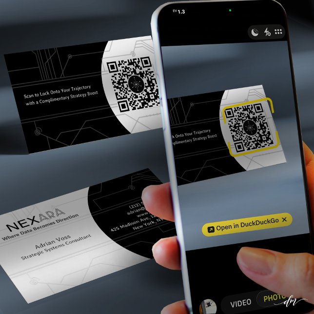 Kort för näringslivet med minimala nätverksfunktio (Editable QR code business card designed to connect instantly to your personalized web page)