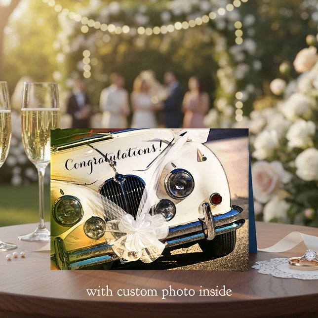 Kort för vintage carbröllopgrattis (Wedding or anniversary congratulations card featuring a vintage car with festive bridal bows)